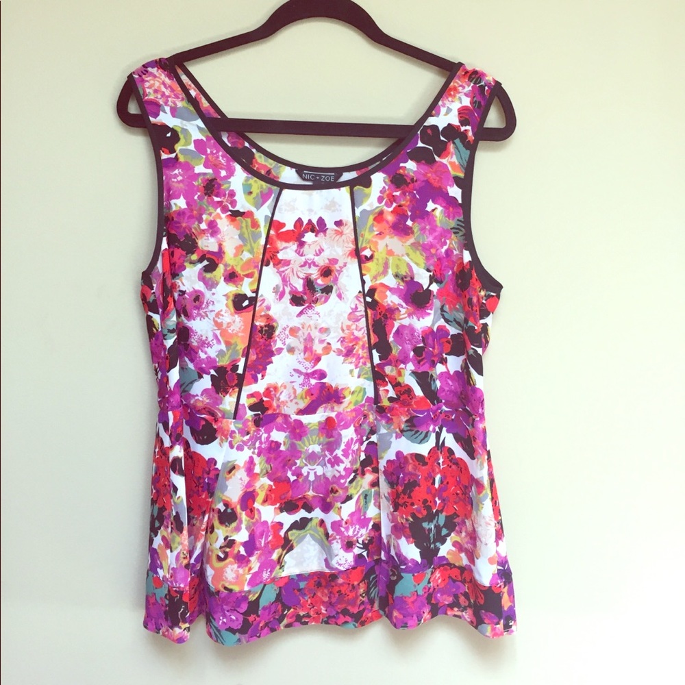 Nic + Zoe floral top to with black piping